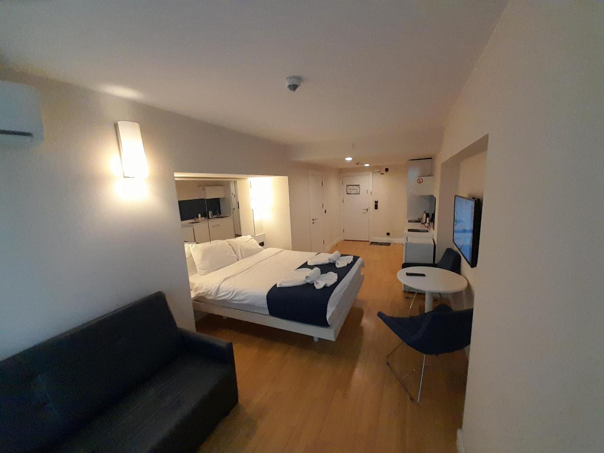 Smart Aparthotel Orbi City Batum Oda fotoğraf