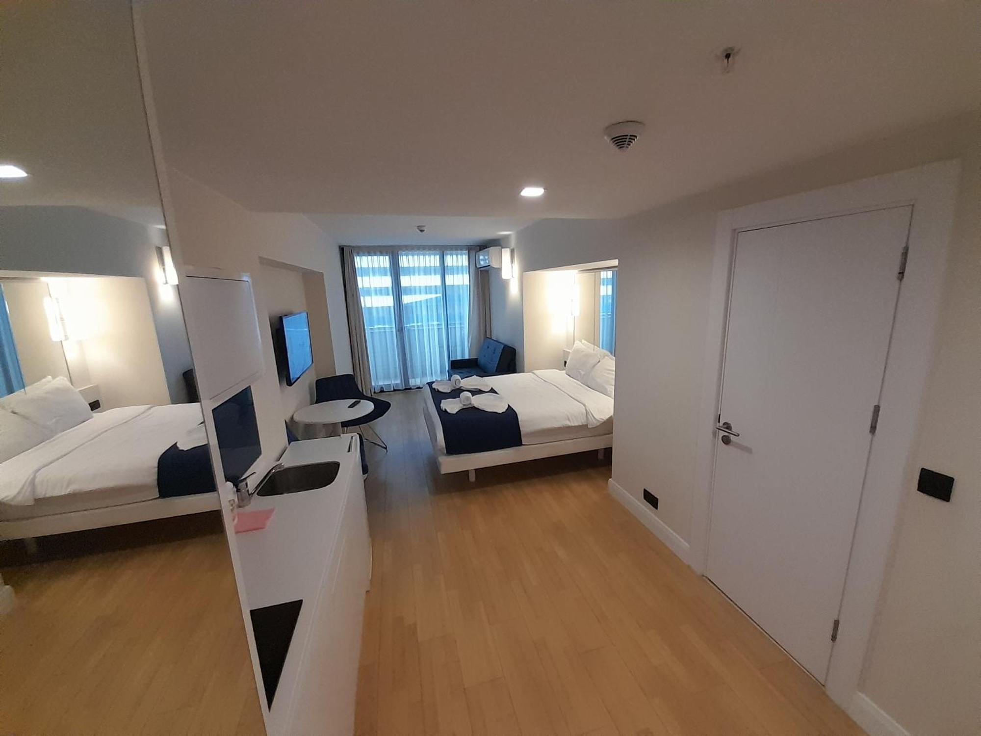 Smart Aparthotel Orbi City Batum Oda fotoğraf